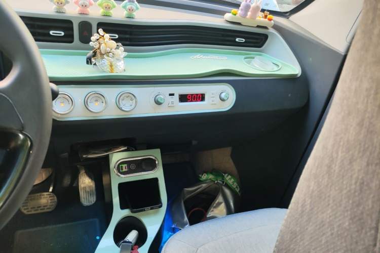 Used Wuling Hongguang MINIEV 2021 Macaron Fashion Edition Lithium-Ion Battery Audio And AC Panel