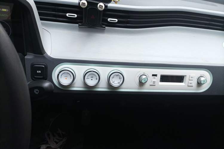 Used Wuling Hongguang MINIEV 2021 Macaron Premium Model – Lithium Iron Phosphate Audio And AC Panel