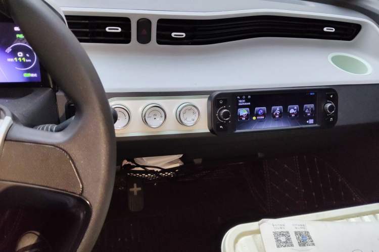 Used Wuling Hongguang MINIEV 2021 Macaron Fashion Model Lithium Iron Phosphate Audio And AC Panel