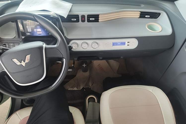 Used Wuling Hongguang MINIEV 2021 Macaron Premium Model – Lithium Iron Phosphate Audio And AC Panel