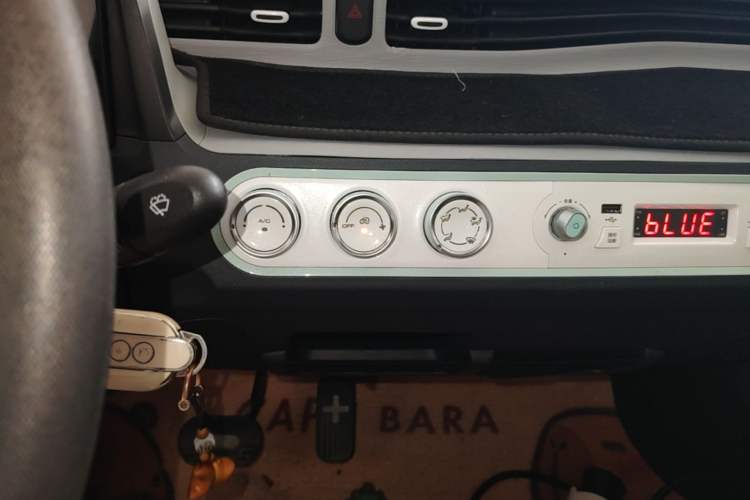 Used Wuling Hongguang MINIEV 2021 Macaron Premium Model – Lithium Iron Phosphate Audio And AC Panel