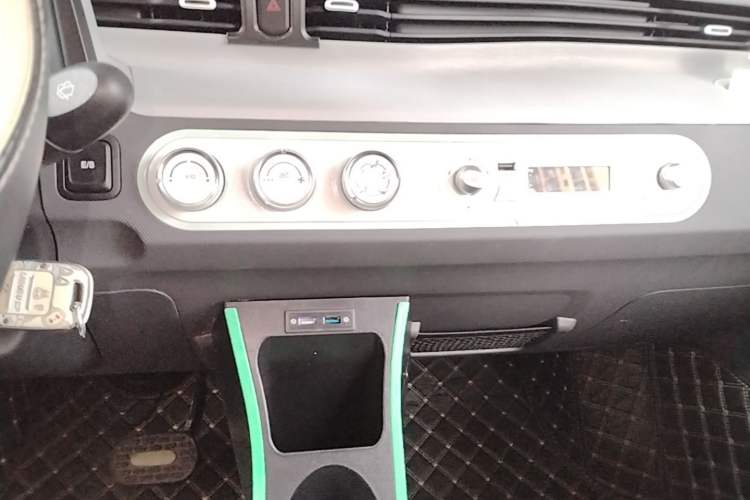 Used Wuling Hongguang MINIEV 2021 Macaron Fashion Model Lithium Iron Phosphate Audio And AC Panel