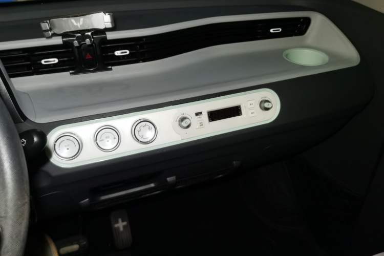 Used Wuling Hongguang MINIEV 2021 Macaron Fashion Model Lithium Iron Phosphate Audio And AC Panel