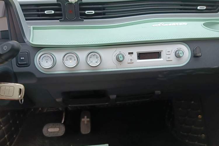 Used Wuling Hongguang MINIEV 2021 Macaron Fashion Model Lithium Iron Phosphate Audio And AC Panel