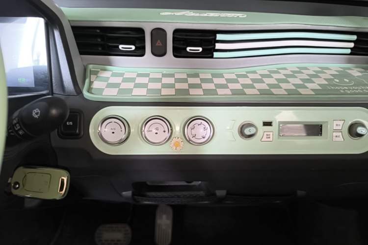 Used Wuling Hongguang MINIEV 2021 Macaron Fashion Model Lithium Iron Phosphate Audio And AC Panel