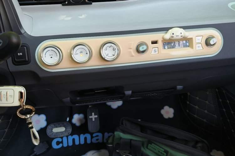 Used Wuling Hongguang MINIEV 2021 Macaron Premium Model – Lithium Iron Phosphate Audio And AC Panel