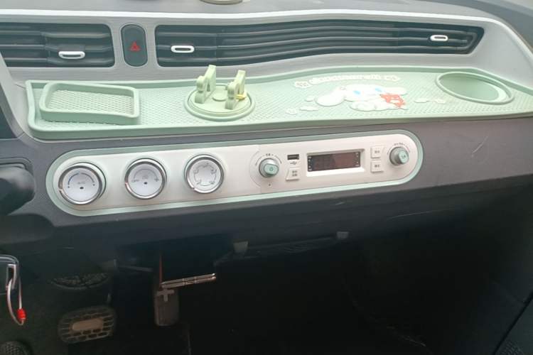 Used Wuling Hongguang MINIEV 2021 Macaron Premium Model – Lithium Iron Phosphate Audio And AC Panel