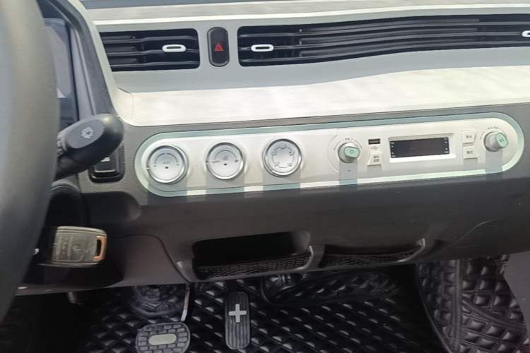 Used Wuling Hongguang MINIEV 2021 Macaron Fashion Model Lithium Iron Phosphate Audio And AC Panel