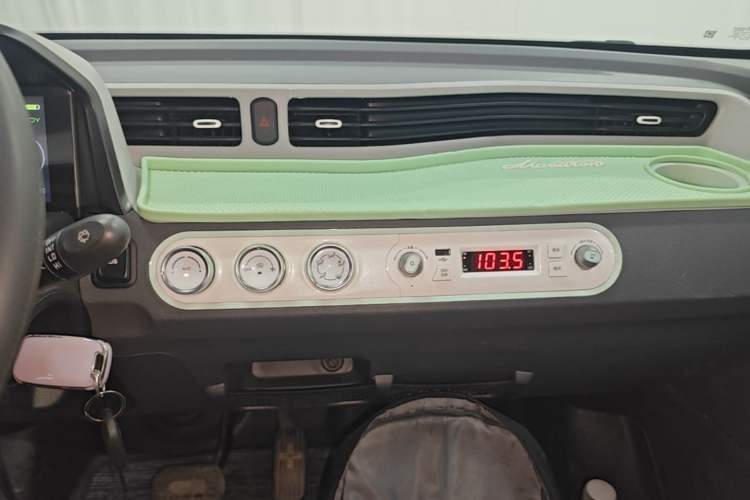 Used Wuling Hongguang MINIEV 2021 Macaron Fashion Model Lithium Iron Phosphate Audio And AC Panel