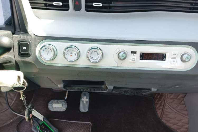 Used Wuling Hongguang MINIEV 2021 Macaron Fashion Model Lithium Iron Phosphate Audio And AC Panel