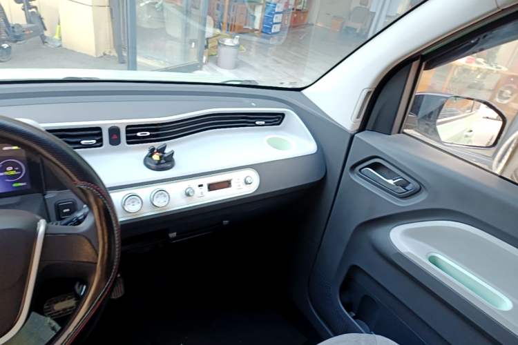 Used Wuling Hongguang MINIEV 2021 Macaron Premium Model – Lithium Iron Phosphate Audio And AC Panel
