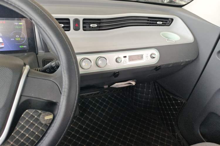 Used Wuling Hongguang MINIEV 2021 Macaron Fashion Model Lithium Iron Phosphate Audio And AC Panel