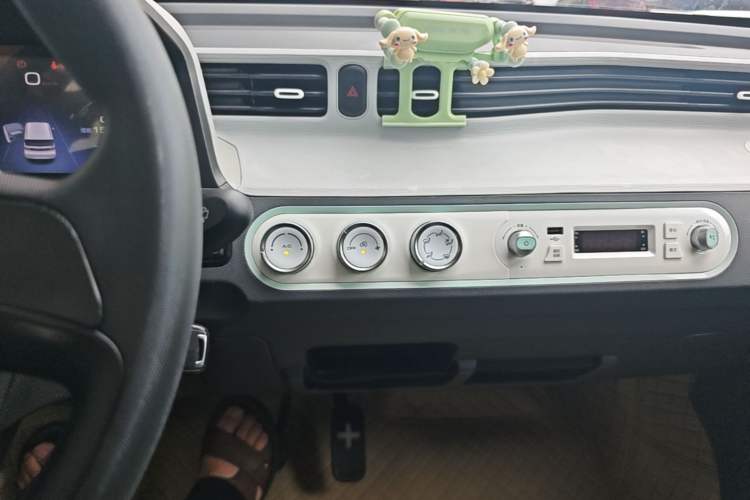 Used Wuling Hongguang MINIEV 2021 Macaron Premium Model – Lithium Iron Phosphate Audio And AC Panel