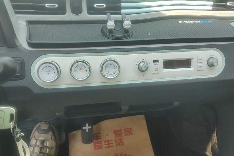 Used Wuling Hongguang MINIEV 2021 Macaron Premium Model – Lithium-NMC Audio And AC Panel
