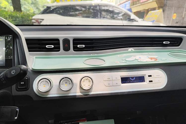 Used Wuling Hongguang MINIEV 2021 Macaron Premium Model – Lithium Iron Phosphate Audio And AC Panel