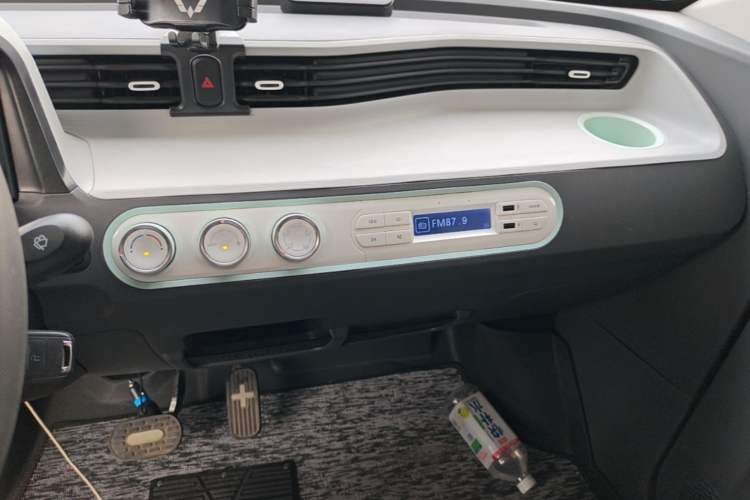 Used Wuling Hongguang MINIEV 2021 Macaron Fashion Model Lithium Iron Phosphate Audio And AC Panel