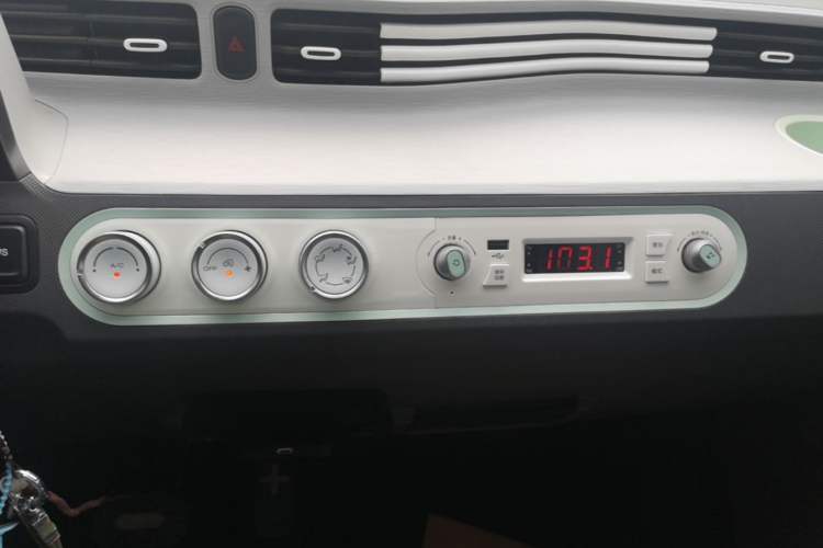 Used Wuling Hongguang MINIEV 2021 Macaron Premium Model – Lithium Iron Phosphate Audio And AC Panel