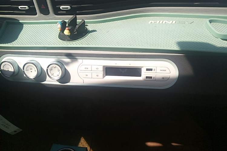 Used Wuling Hongguang MINIEV 2021 Macaron Premium Model – Lithium Iron Phosphate Audio And AC Panel