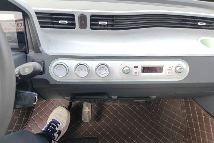 Used Wuling Hongguang MINIEV 2021 Macaron Fashion Model Lithium Iron Phosphate Audio And AC Panel