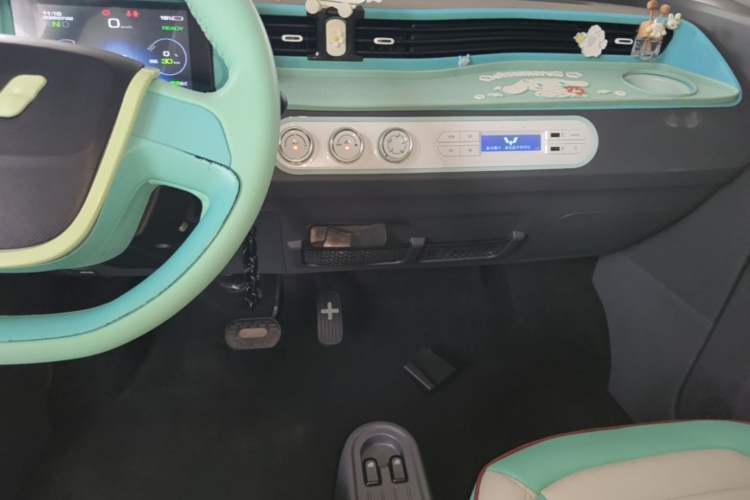 Used Wuling Hongguang MINIEV 2021 Macaron Premium Model – Lithium-NMC Audio And AC Panel