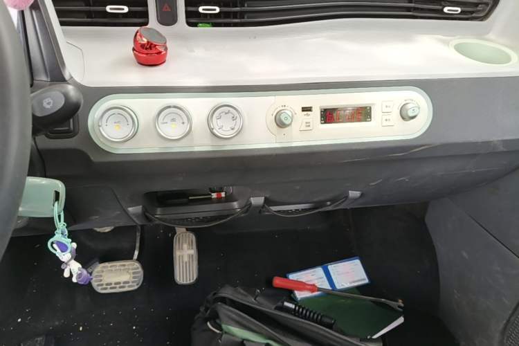 Used Wuling Hongguang MINIEV 2021 Macaron Premium Model – Lithium Iron Phosphate Audio And AC Panel
