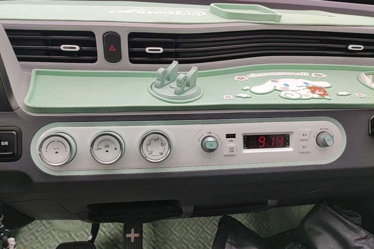 Used Wuling Hongguang MINIEV 2021 Macaron Sandwich Model 120 km Lithium Iron Phosphate Audio And AC Panel