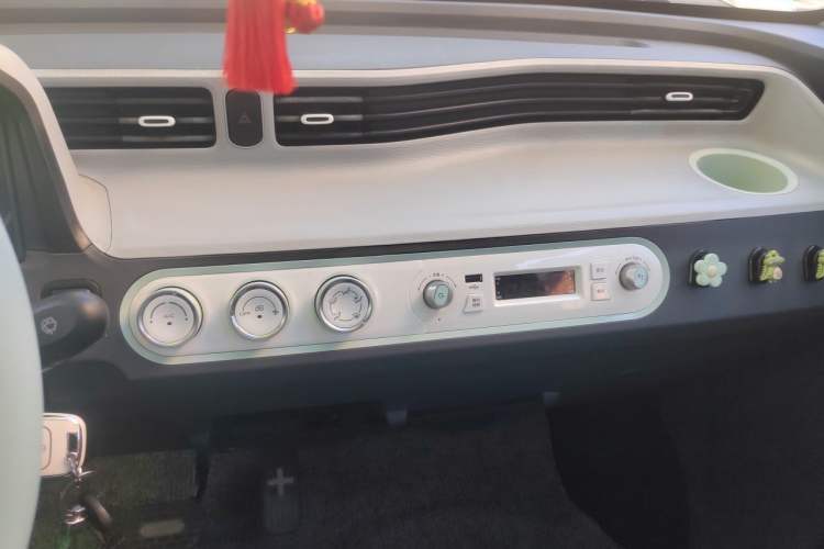 Used Wuling Hongguang MINIEV 2021 Macaron Premium Model – Lithium Iron Phosphate Audio And AC Panel