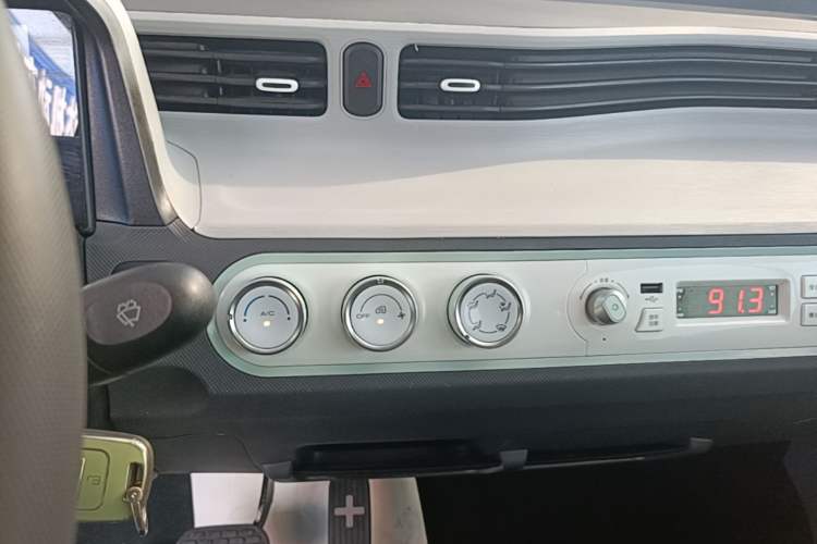 Used Wuling Hongguang MINIEV 2021 Macaron Fashion Model Lithium Iron Phosphate Audio And AC Panel