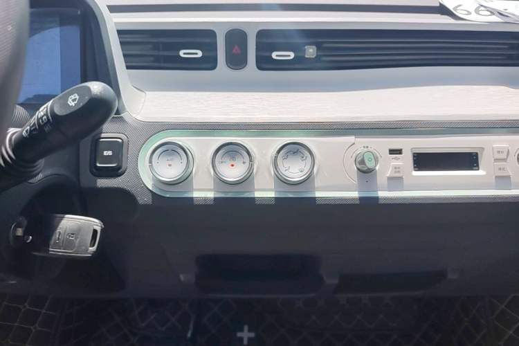 Used Wuling Hongguang MINIEV 2021 Macaron Fashion Model Lithium Iron Phosphate Audio And AC Panel