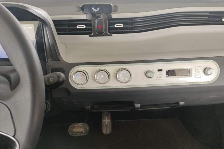 Used Wuling Hongguang MINIEV 2021 Macaron Premium Model – Lithium-NMC Audio And AC Panel
