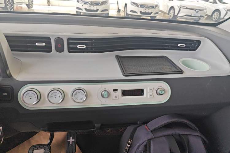 Used Wuling Hongguang MINIEV 2021 Macaron Premium Model – Lithium Iron Phosphate Audio And AC Panel