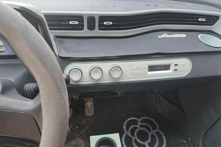 Used Wuling Hongguang MINIEV 2021 Macaron Fashion Model Lithium Iron Phosphate Audio And AC Panel
