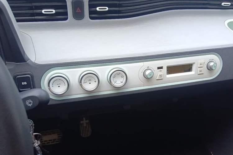 Used Wuling Hongguang MINIEV 2021 Macaron Fashion Model Lithium Iron Phosphate Audio And AC Panel
