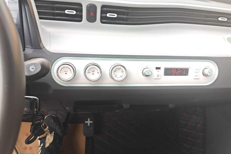 Used Wuling Hongguang MINIEV 2021 Macaron Fashion Model Lithium Iron Phosphate Audio And AC Panel