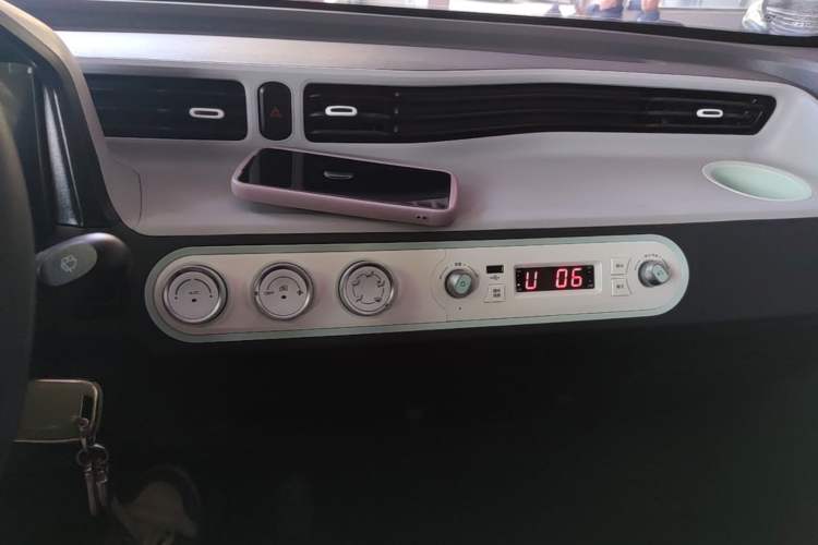 Used Wuling Hongguang MINIEV 2021 Macaron Premium Model – Lithium Iron Phosphate Audio And AC Panel