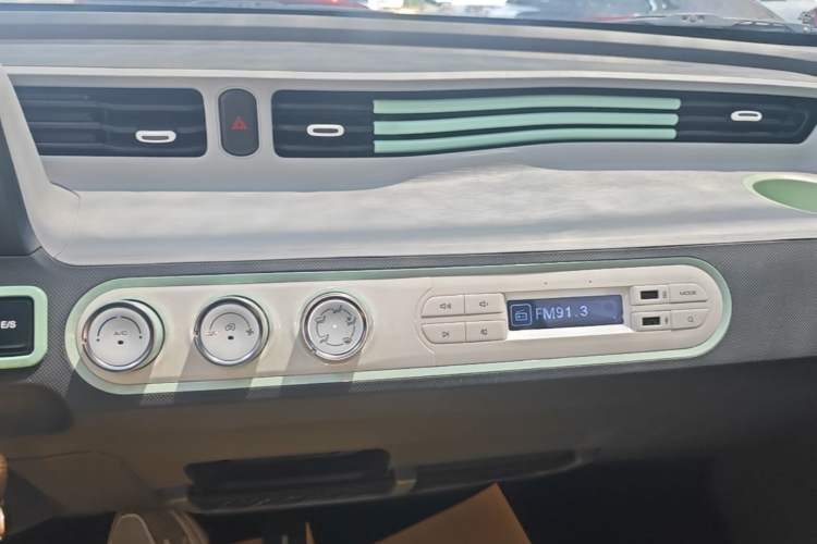 Used Wuling Hongguang MINIEV 2021 Macaron Premium Model – Lithium Iron Phosphate Audio And AC Panel