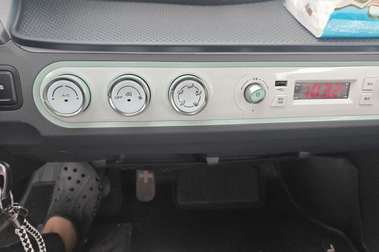 Used Wuling Hongguang MINIEV 2021 Macaron Premium Model – Lithium-NMC Audio And AC Panel