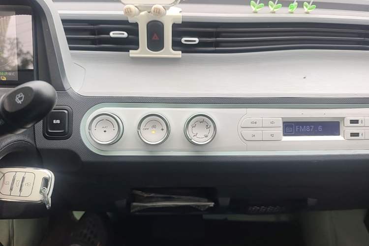 Used Wuling Hongguang MINIEV 2021 Macaron Premium Model – Lithium Iron Phosphate Audio And AC Panel