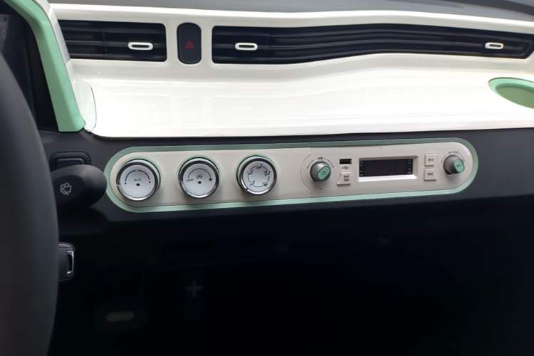 Used Wuling Hongguang MINIEV 2021 Macaron Premium Model – Lithium-NMC Audio And AC Panel