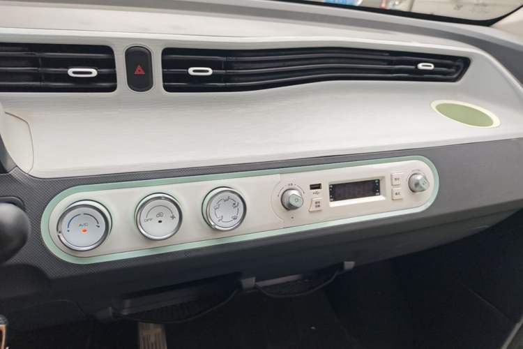 Used Wuling Hongguang MINIEV 2021 Macaron Fashion Model Lithium Iron Phosphate Audio And AC Panel