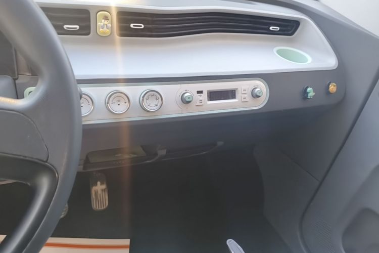Used Wuling Hongguang MINIEV 2021 Macaron Premium Model – Lithium Iron Phosphate Audio And AC Panel