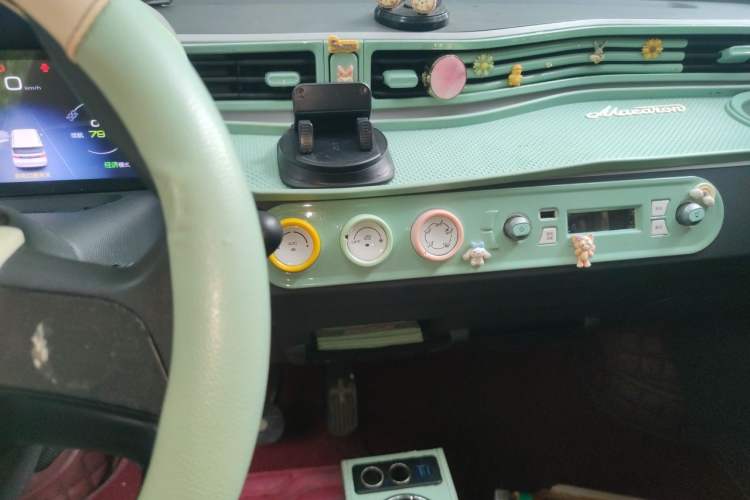 Used Wuling Hongguang MINIEV 2021 Macaron Premium Model – Lithium Iron Phosphate Audio And AC Panel