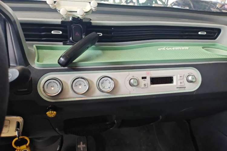 Used Wuling Hongguang MINIEV 2021 Macaron Premium Model – Lithium Iron Phosphate Audio And AC Panel