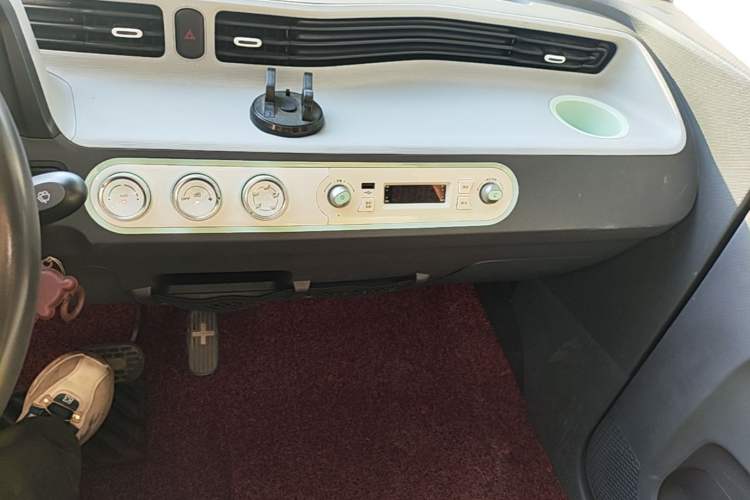 Used Wuling Hongguang MINIEV 2021 Macaron Premium Model – Lithium Iron Phosphate Audio And AC Panel