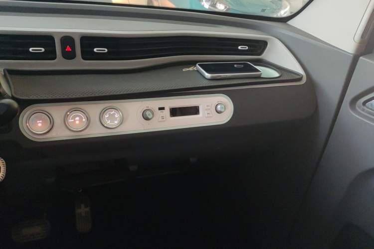 Used Wuling Hongguang MINIEV 2021 Macaron Fashion Edition Lithium-Ion Battery Audio And AC Panel