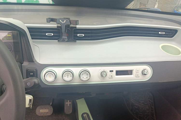 Used Wuling Hongguang MINIEV 2021 Macaron Fashion Model Lithium Iron Phosphate Audio And AC Panel