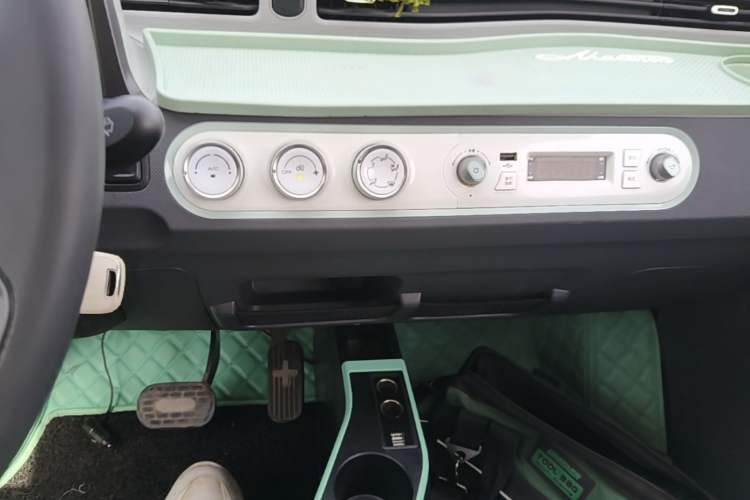 Used Wuling Hongguang MINIEV 2021 Macaron Premium Model – Lithium Iron Phosphate Audio And AC Panel