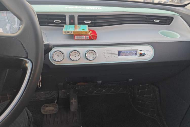Used Wuling Hongguang MINIEV 2021 Macaron Fashion Model Lithium Iron Phosphate Audio And AC Panel