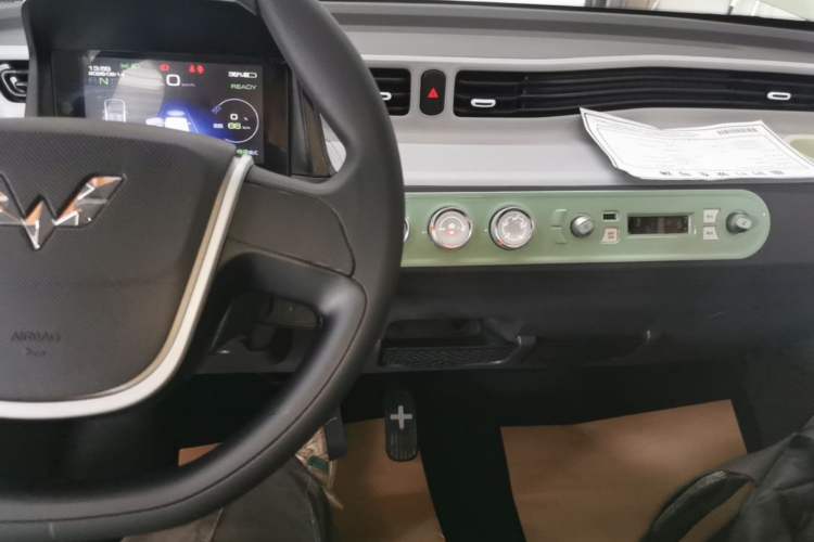 Used Wuling Hongguang MINIEV 2021 Macaron Premium Model – Lithium Iron Phosphate Audio And AC Panel