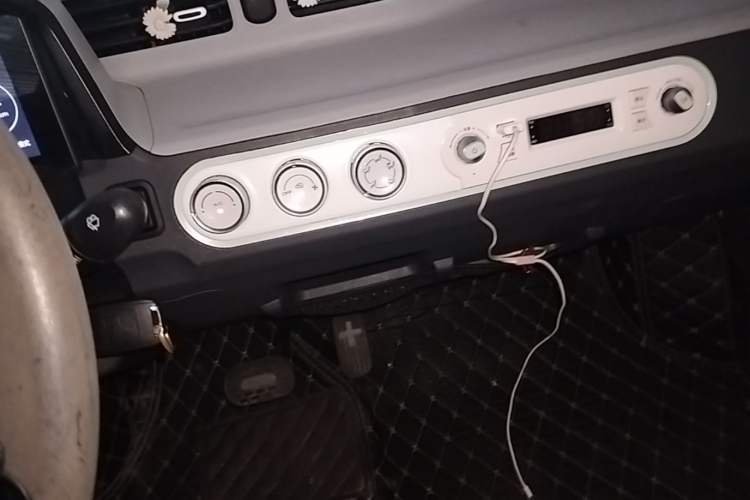 Used Wuling Hongguang MINIEV 2021 Macaron Fashion Edition Lithium-Ion Battery Audio And AC Panel